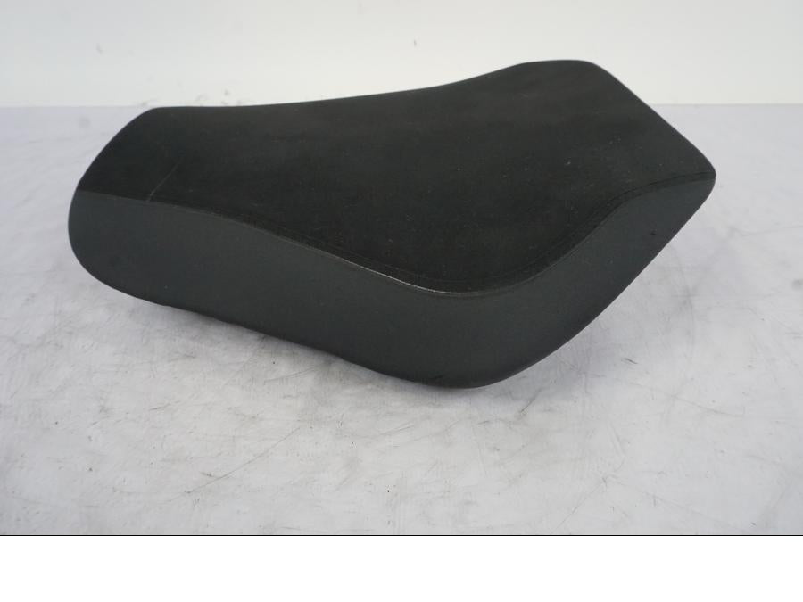 Snett uppifrån på Sadel från en KTM 1290 Super Duke R -2023 motorcykel.