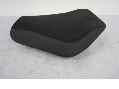 Snett uppifrån på Sadel från en KTM 1290 Super Duke R -2023 motorcykel.