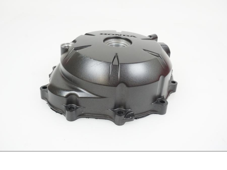 Baksidan på Generatorkåpa från en Honda NC 750 S -2016 motorcykel.