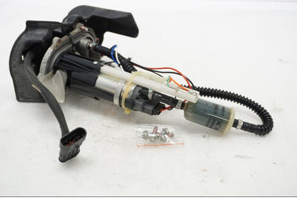 Framsidan på Bensinpump insprut från en Ducati Monster 696 -2010 motorcykel.