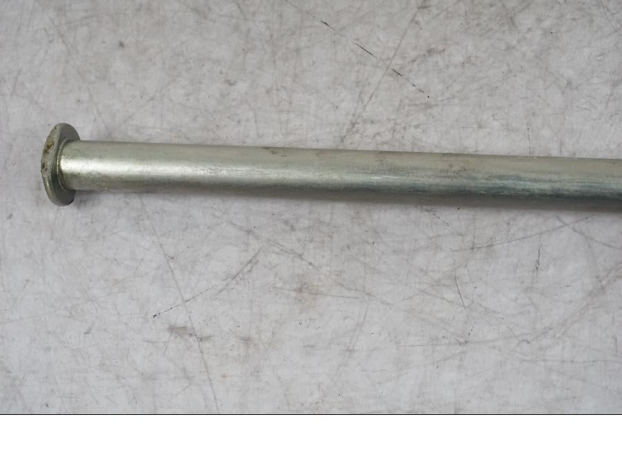 Höger sida på Axel från en Yamaha MT-09 -2024 motorcykel.