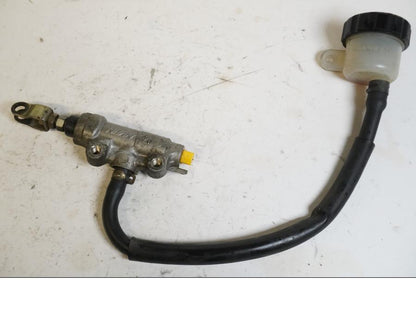 Framsidan på Bromshuvudcylinder från en Yamaha XTZ 660 -1995 motorcykel.