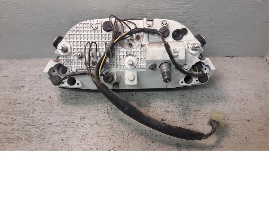 Baksidan på Instrumentpanel från en Yamaha XTZ 750 -1995 motorcykel.