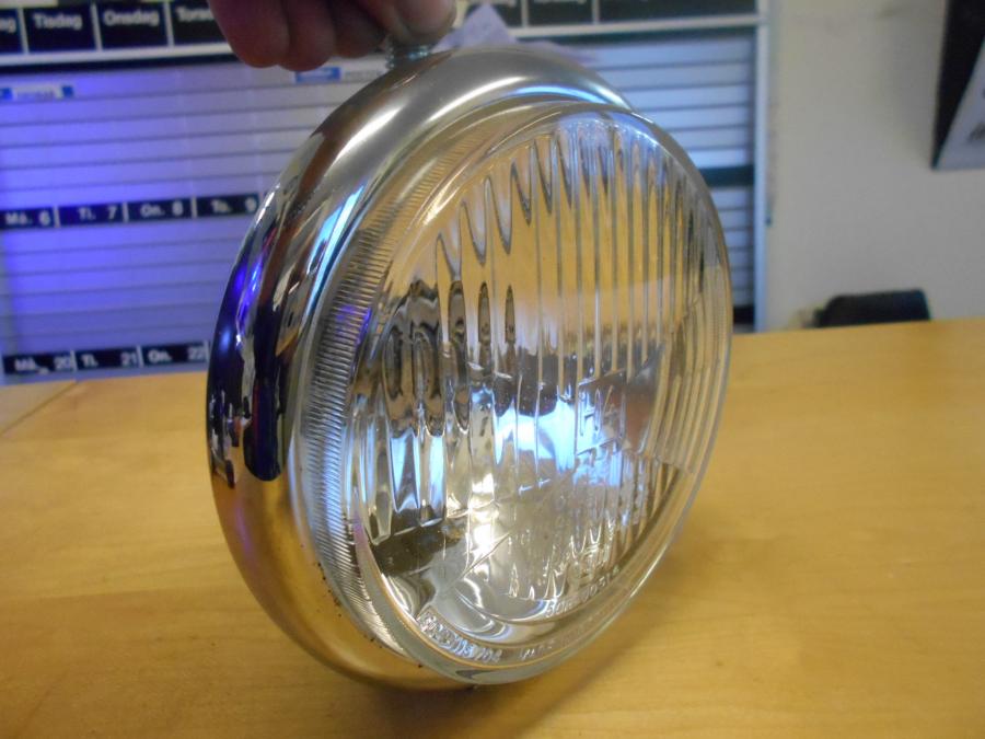 Framsidan på Strålkastare från en H-D Dyna Low Rider FXDL -2004 motorcykel.