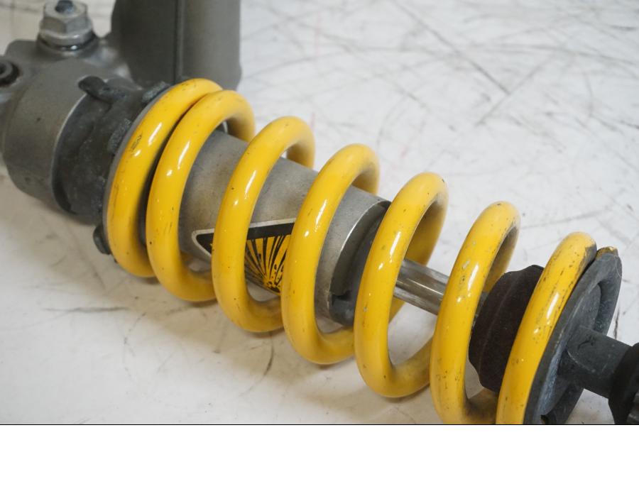 Höger sida på Stötdämpare från en Yamaha YZF R6 -2000 motorcykel.