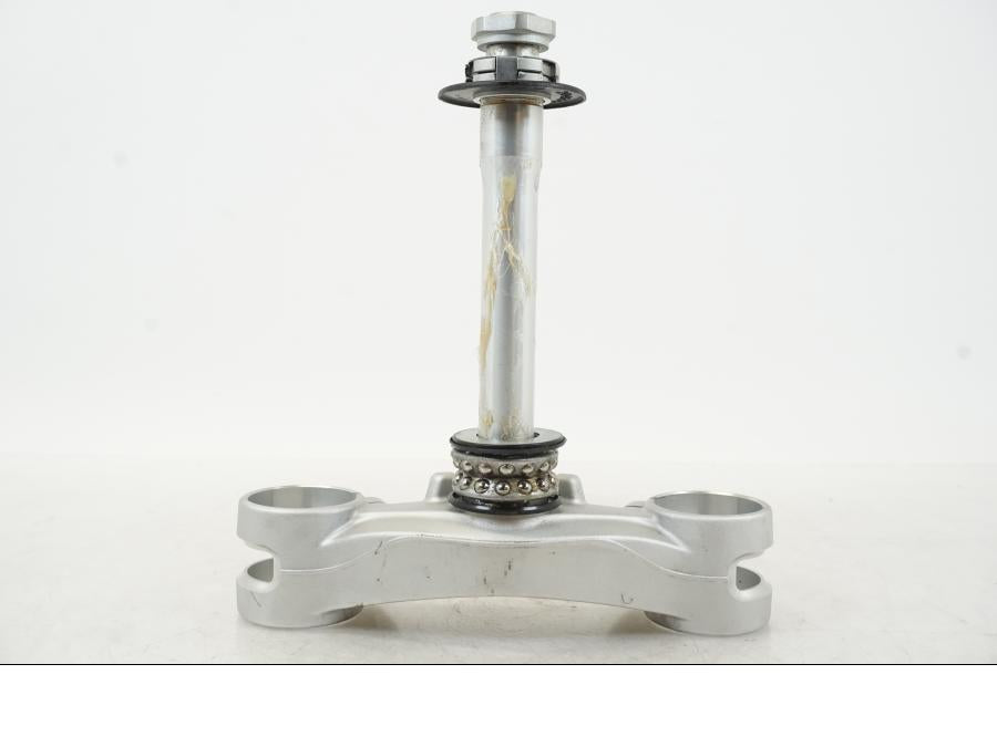 Framsidan på Gaffelkrona från en Triumph Speed Triple -2021 motorcykel.