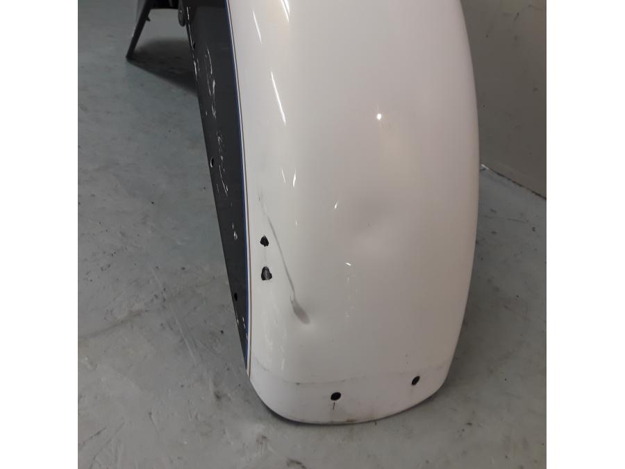 Vänster sida på Framskärm från en H-D FLSTN -2008 motorcykel.