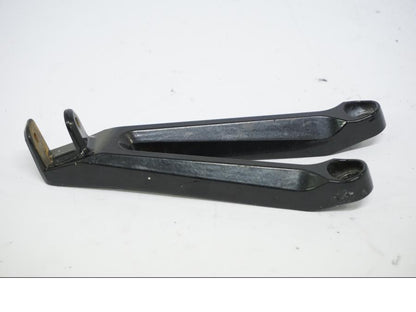 Snett nerifrån på Fotpinnefäste från en Honda CBR 1000 RR -2006 motorcykel.