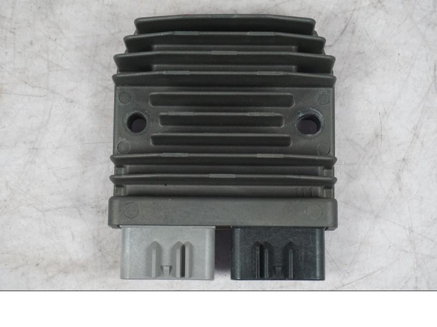 Framsidan på Likriktare från en Ducati Multistrada V4 -2024 motorcykel.