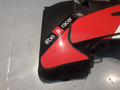 Höger sida på Magkåpa från en Aprilia RS 125 -2017 motorcykel.