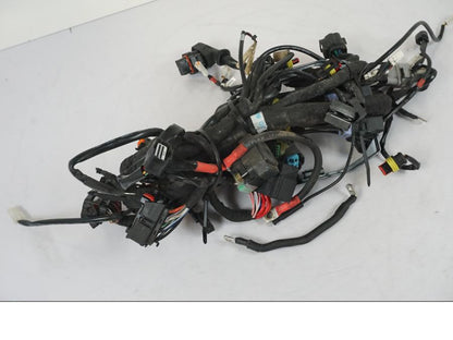 Framsidan på Kabelstam från en KTM 1290 Super Duke R -2018 motorcykel.