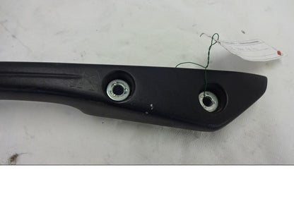 Baksidan på Passagerarhandtag från en Kawasaki Z 1000 -2011 motorcykel.