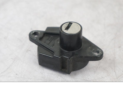 Höger sida på Låssats från en Triumph Tiger -2009 motorcykel.