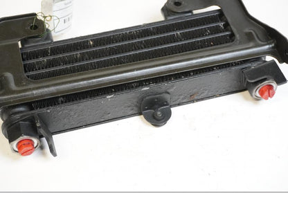 Vänster sida på Oljekyl från en Suzuki DL 1000 -2003 motorcykel.