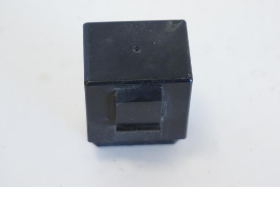 Snett uppifrån på Relä från en Yamaha YZF 1000 R -1997 motorcykel.