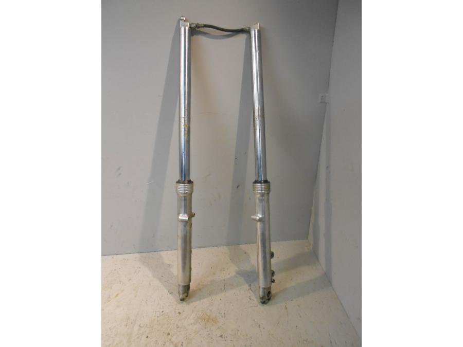 Framsidan på Gaffelben från en Honda GL 500 -1982 motorcykel.