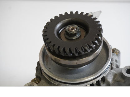 Baksidan på Generator från en Suzuki GSX 750 -2001 motorcykel.