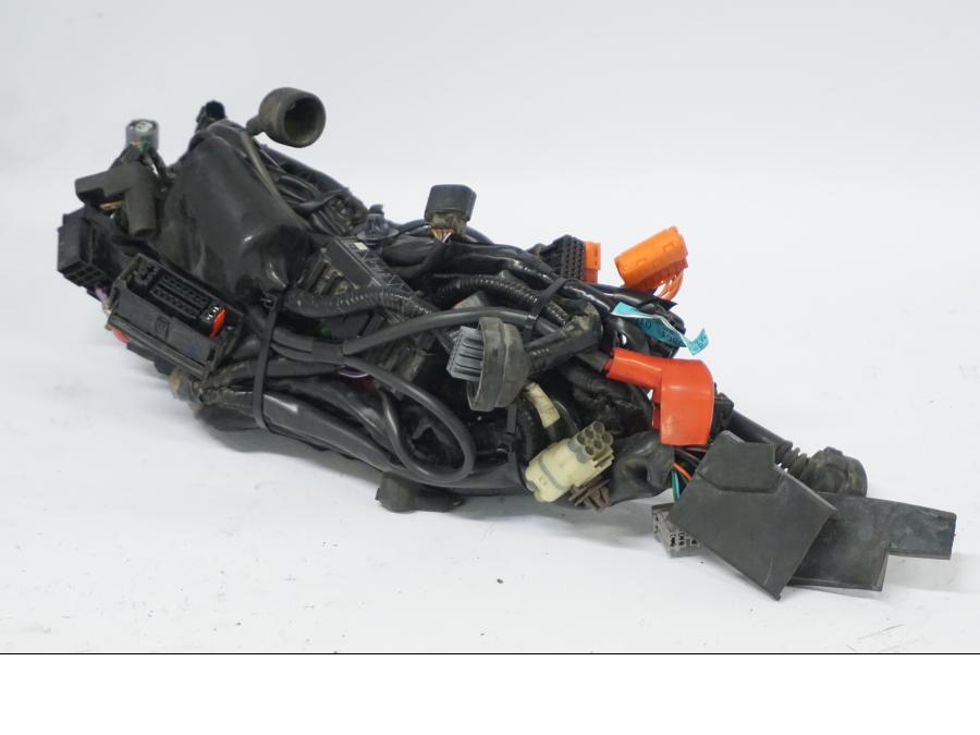 Vänster sida på Kabelstam från en Honda CB 500 X -2015 motorcykel.