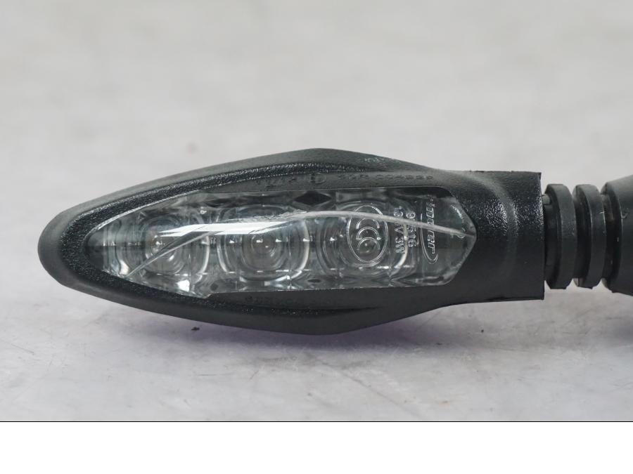 Baksidan på Blinkers LED från en KTM 1290 Super Duke R -2022 motorcykel.