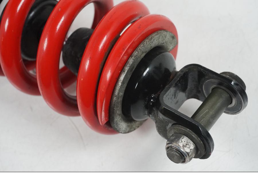 Baksidan på Stötdämpare från en Yamaha XT 660 X -2005 motorcykel.