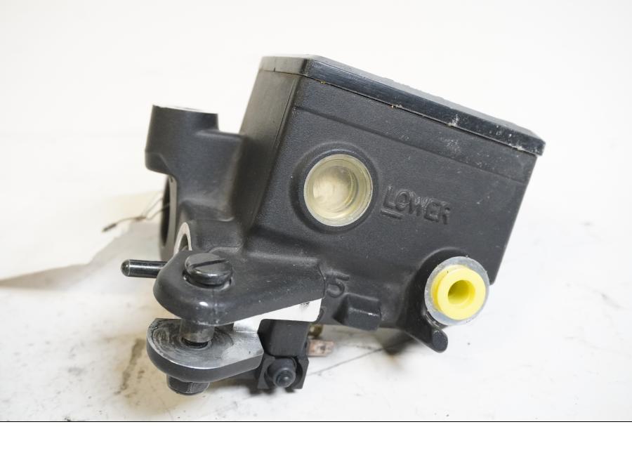 Framsidan på Bromshuvudcylinder från en Yamaha MT-07 -2014 motorcykel.