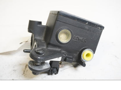 Framsidan på Bromshuvudcylinder från en Yamaha MT-07 -2014 motorcykel.