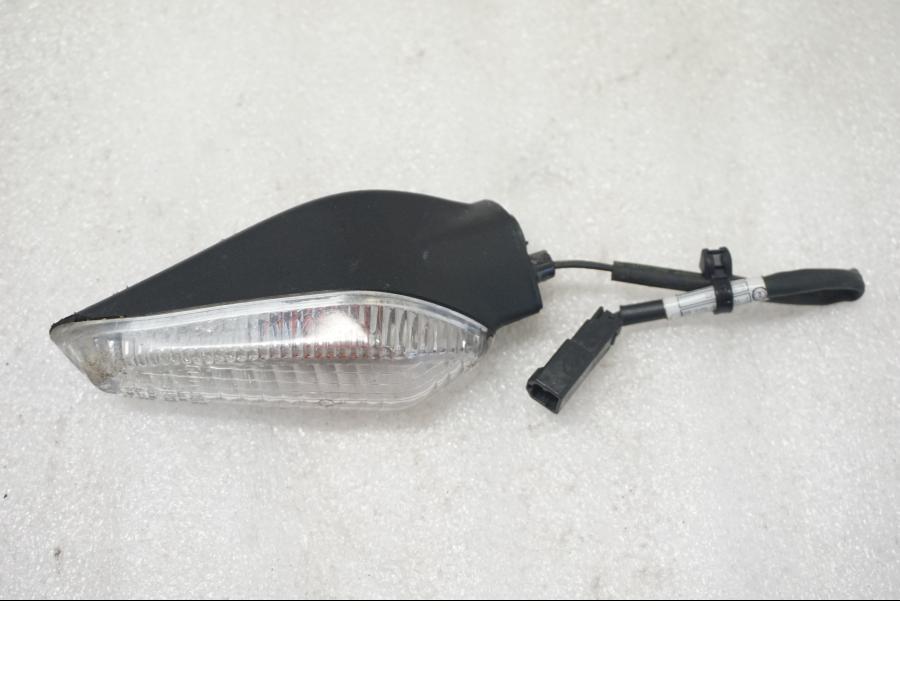 Framsidan på Blinkers från en Ducati Monster 796 -2013 motorcykel.