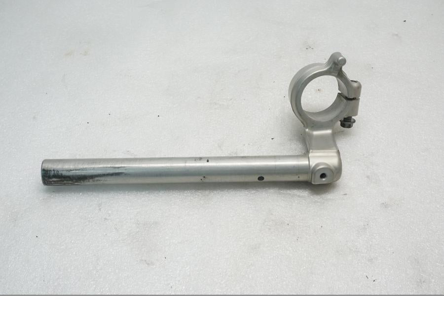 Framsidan på Styre från en Suzuki SV 650 -2006 motorcykel.