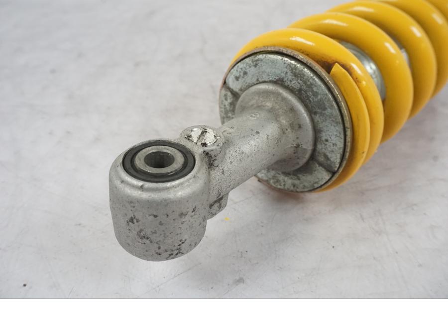 Snett nerifrån på Stötdämpare från en Honda VTR 1000 F -1997 motorcykel.