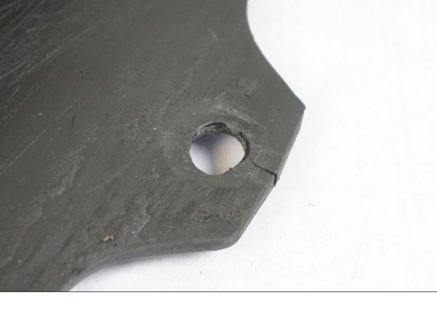 Vänster sida på Kedjeskydd från en Suzuki GSX 550 EF -1985 motorcykel.