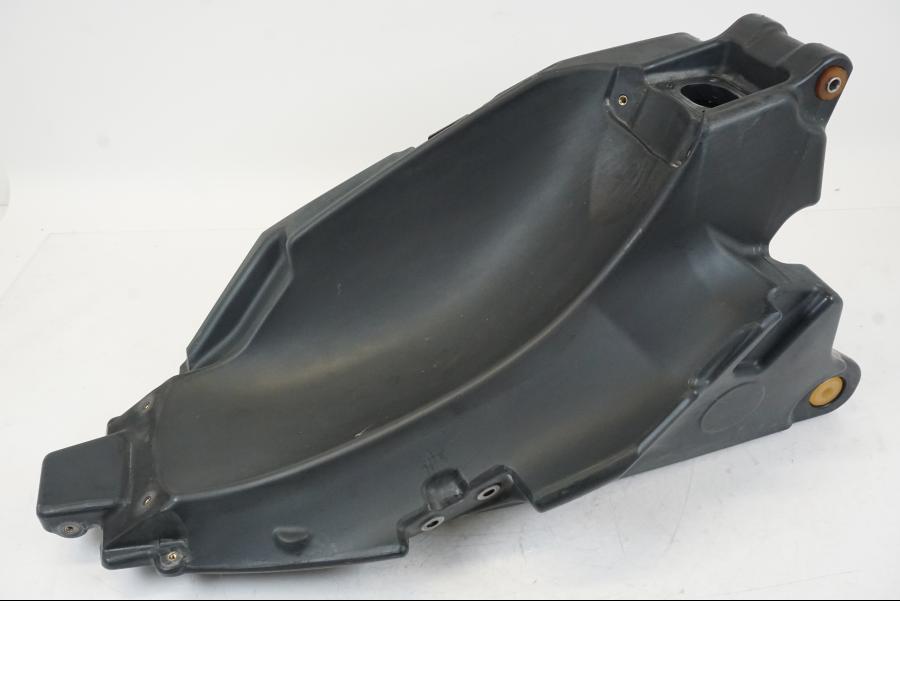 Extrabild3 på Bensintank från en Husqvarna 701 Supermoto -2020 motorcykel.