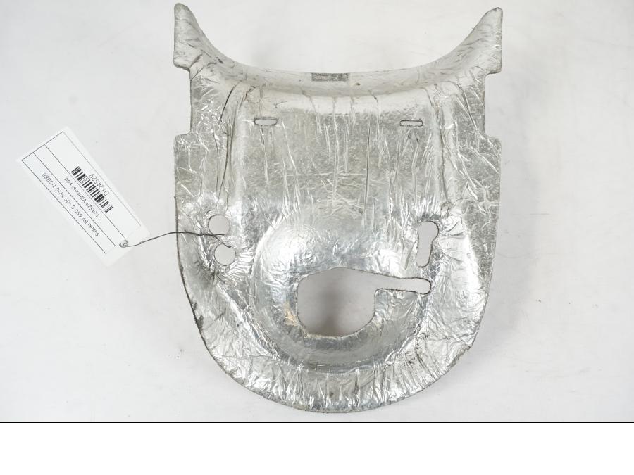 Framsidan på Värmeskydd från en Suzuki SV 650 S -2005 motorcykel.