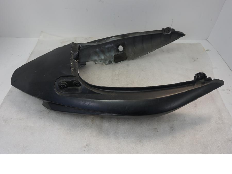 Framsidan på Bakvinge från en Suzuki GSX 1400 -2002 motorcykel.