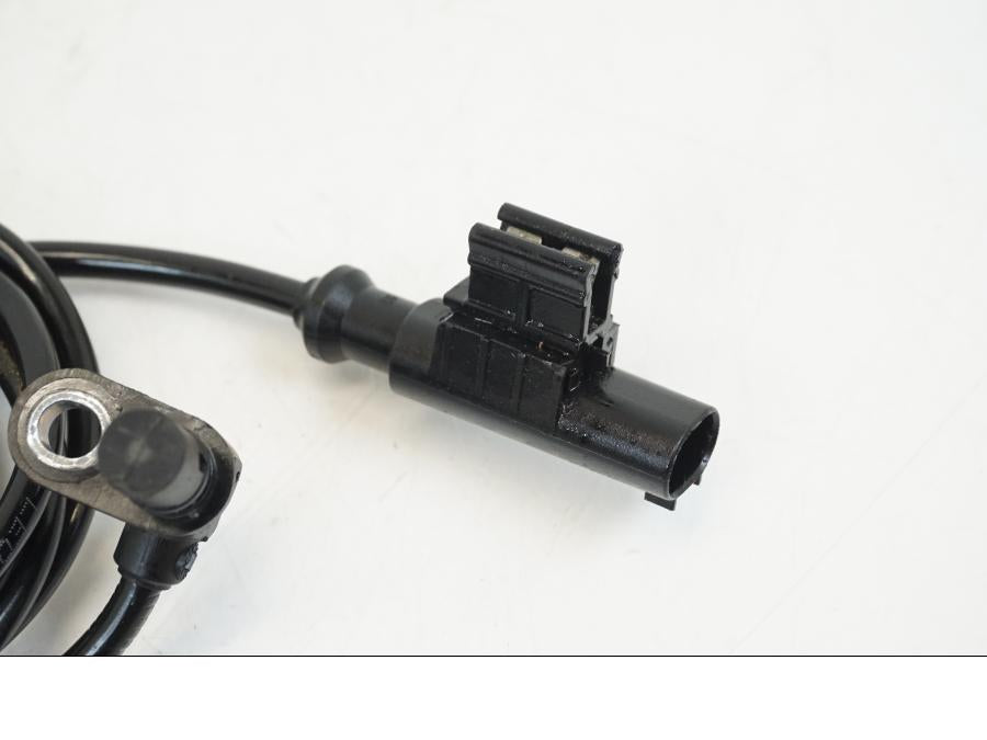 Snett uppifrån på ABS givare från en Ducati Streetfighter V4 -2020 motorcykel.