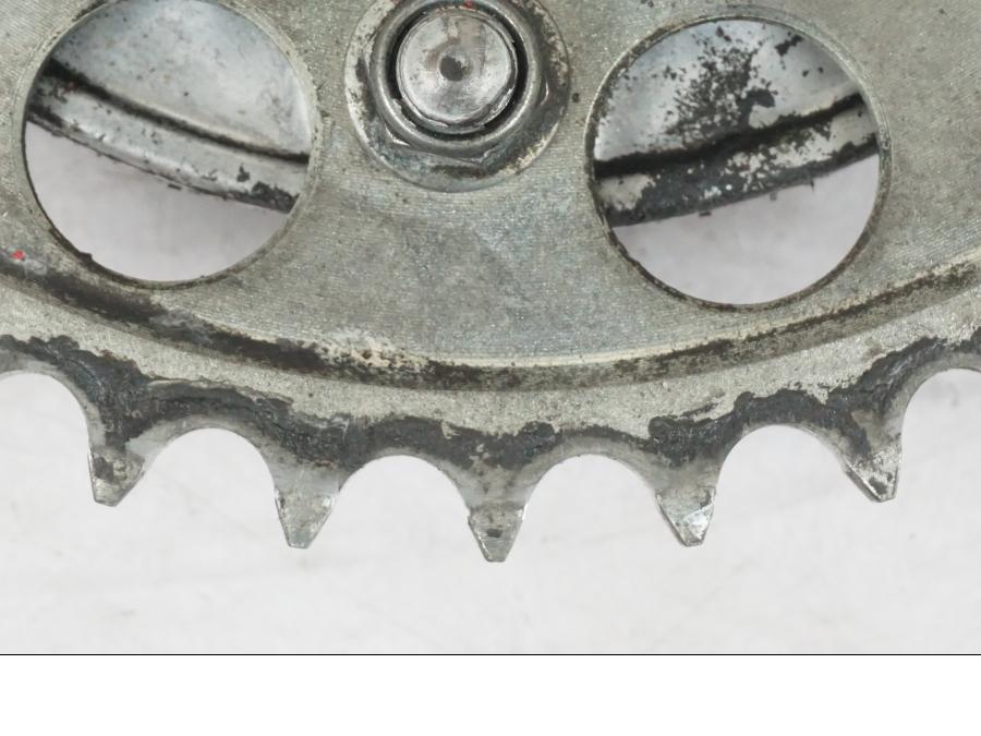 Snett uppifrån på Drevfäste från en Suzuki GSX-R 750 -2001 motorcykel.