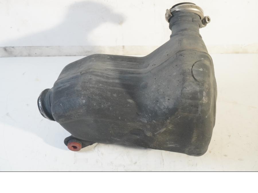 Höger sida på Mellanburk från en KTM 125 Duke -2017 motorcykel.