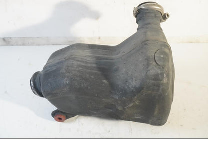 Höger sida på Mellanburk från en KTM 125 Duke -2017 motorcykel.