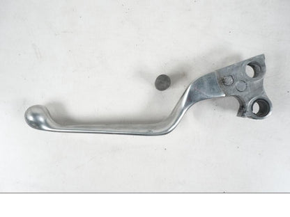 Framsidan på Kopplingsgrepp från en H-D Softail FXCW Rocker -2008 motorcykel.