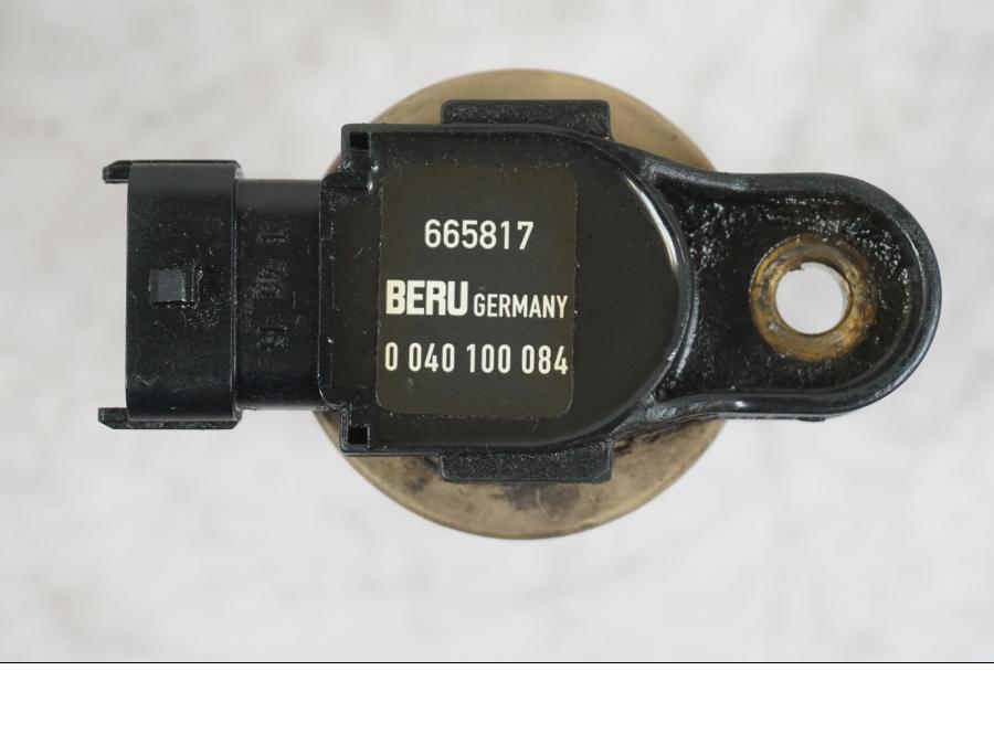 Höger sida på Tändspole från en Buell 1125 R -2008 motorcykel.