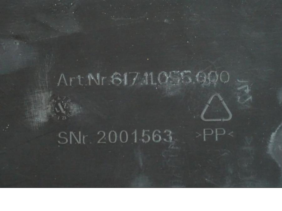 Baksidan på Batterihållare från en KTM 1290 Super Duke R -2022 motorcykel.