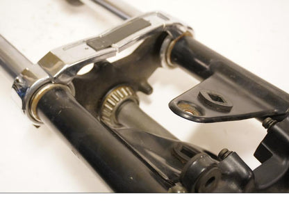 Höger sida på Gaffelpaket från en Suzuki GSX 400 -1984 motorcykel.