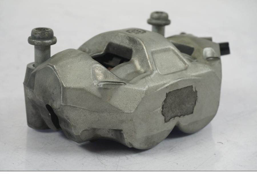 Vänster sida på Bromsok från en KTM 1290 Super Duke R -2018 motorcykel.