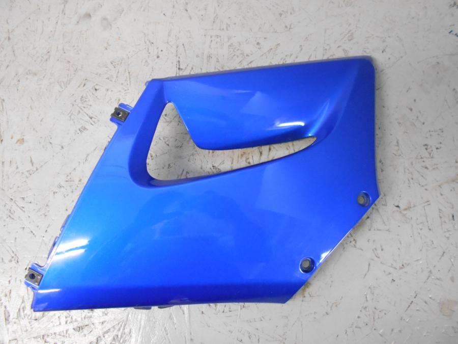 Framsidan på Sidkåpa från en Honda CBR 125 R -2006 motorcykel.