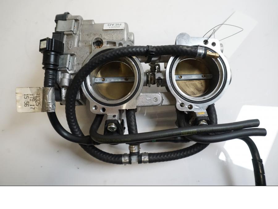 Baksidan på Spjällhus från en Aprilia Tuono V4R -2018 motorcykel.