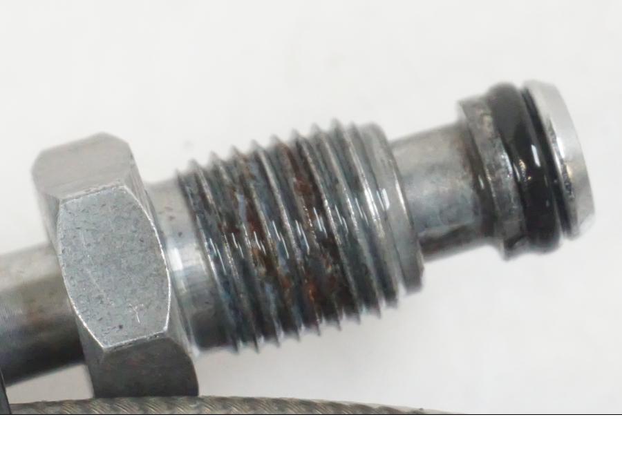 Snett uppifrån på Kopplingsledning från en BMW R 1250 GS -2021 motorcykel.