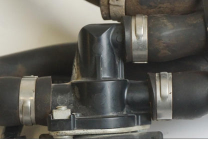 Baksidan på Second Air från en KTM 1190 Adventure -2015 motorcykel.