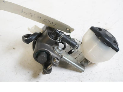 Höger sida på Bromshuvudcylinder från en Aprilia SXV 550 -2007 motorcykel.