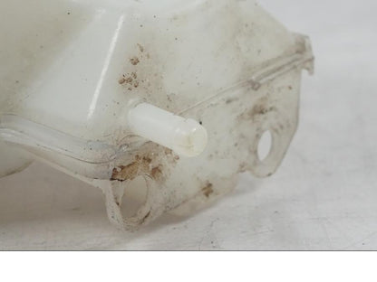 Höger sida på Vattenexpansionskärl från en MV Agusta Dragster -2014 motorcykel.