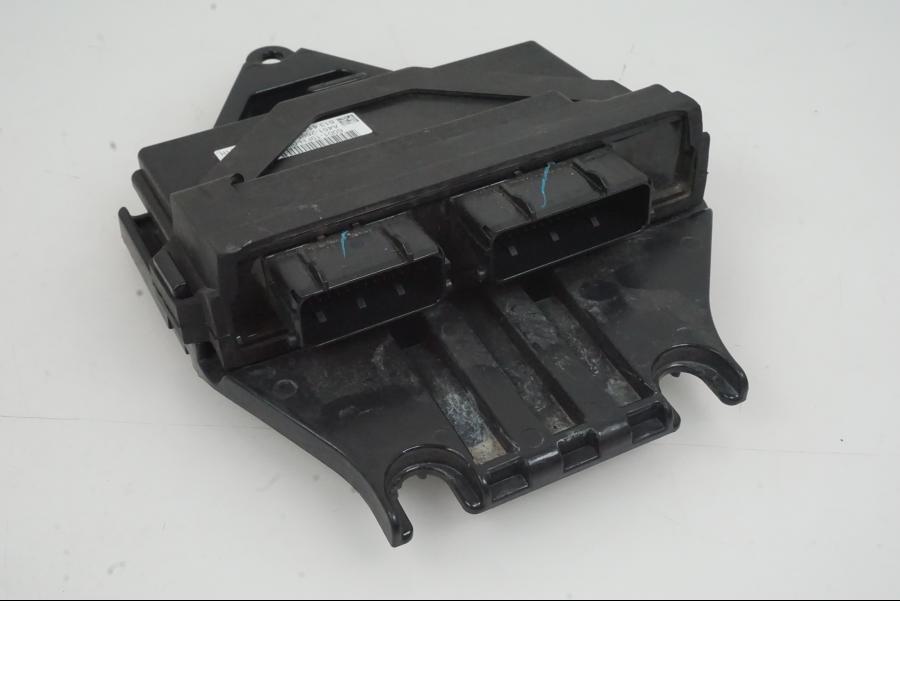 Baksidan på Control Unit från en KTM 1290 Super Duke -2019 motorcykel.