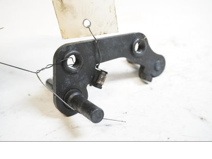 Framsidan på Bromsoksfäste från en Kawasaki ER-6N -2014 motorcykel.